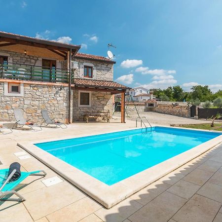 Lovely Home In Visnjan With Outdoor Swimming Pool Екстериор снимка