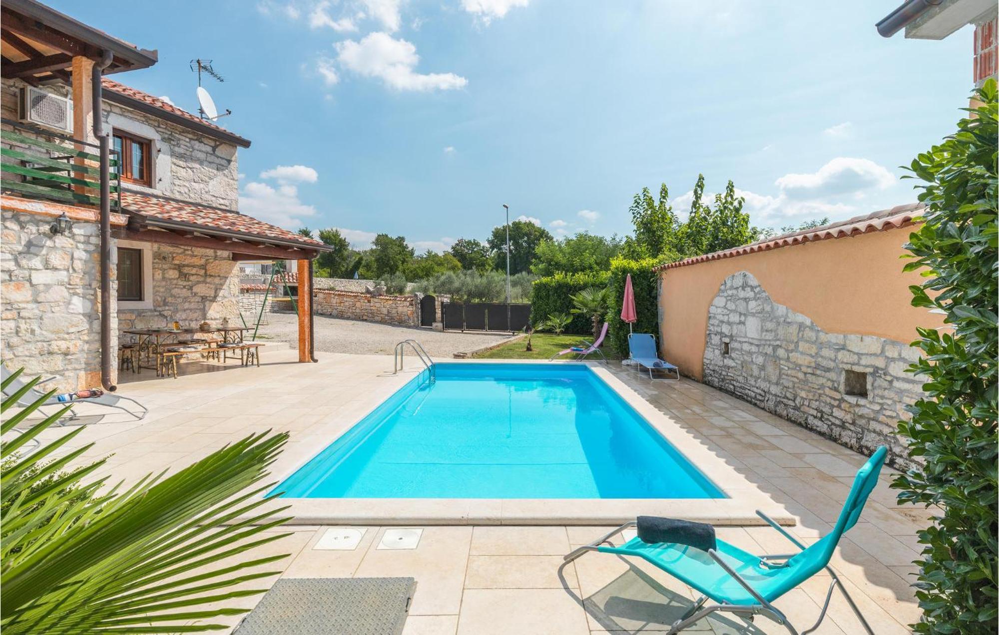 Lovely Home In Visnjan With Outdoor Swimming Pool Екстериор снимка