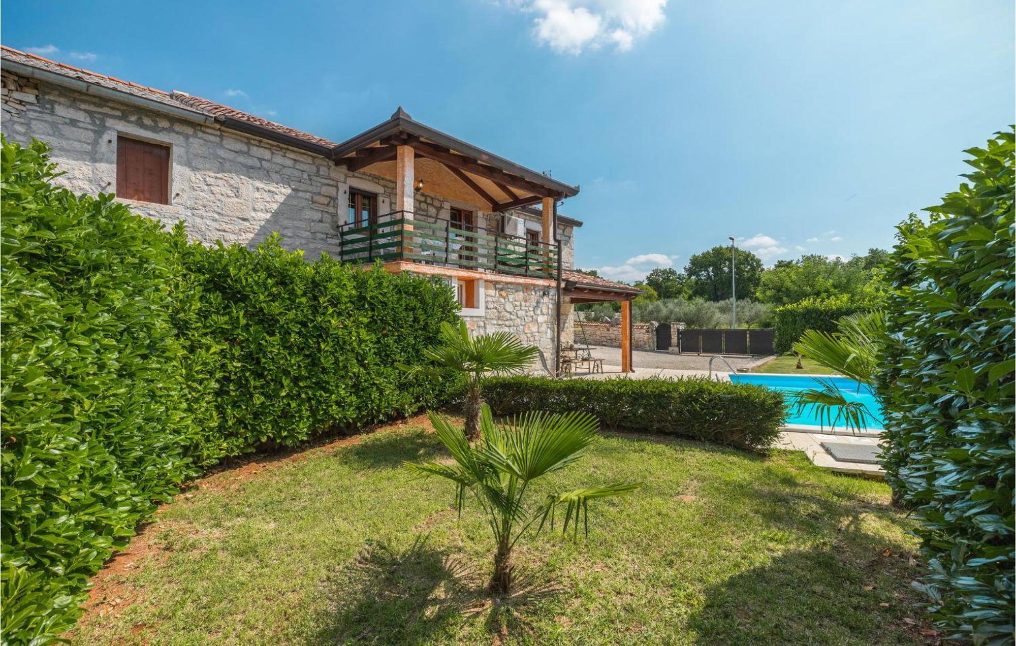 Lovely Home In Visnjan With Outdoor Swimming Pool Екстериор снимка