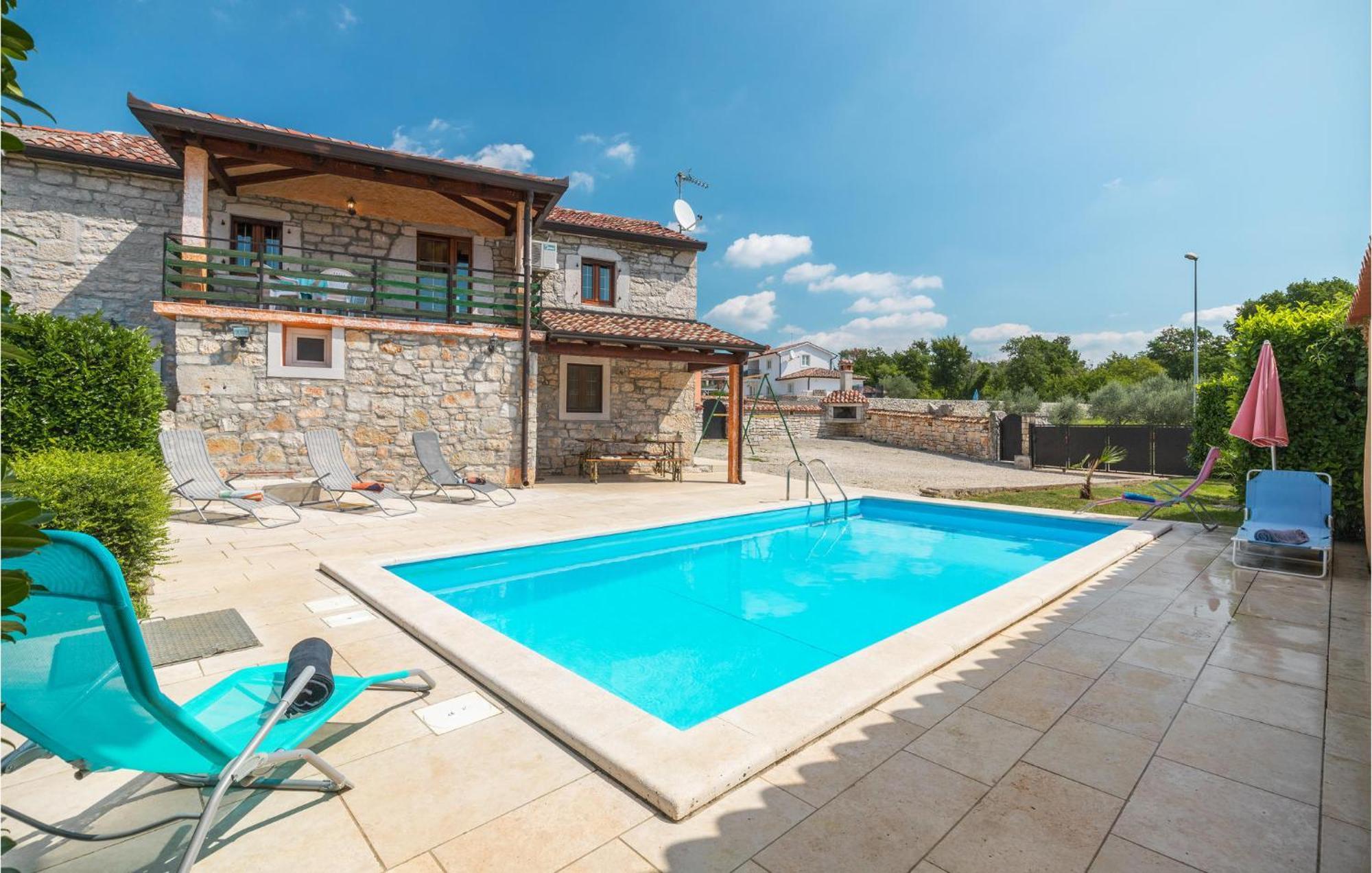 Lovely Home In Visnjan With Outdoor Swimming Pool Екстериор снимка